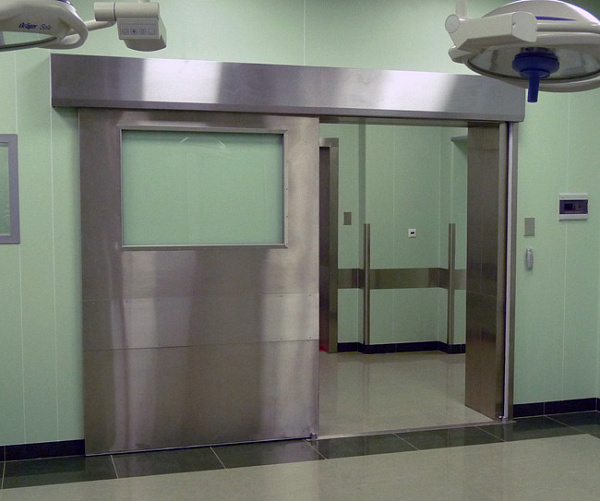 Раздвижная дверь из нержавеющей стали с остеклением